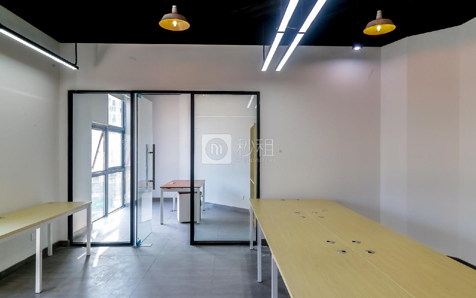 硅谷大院写字楼出租70平米精装办公室11000元/间.月