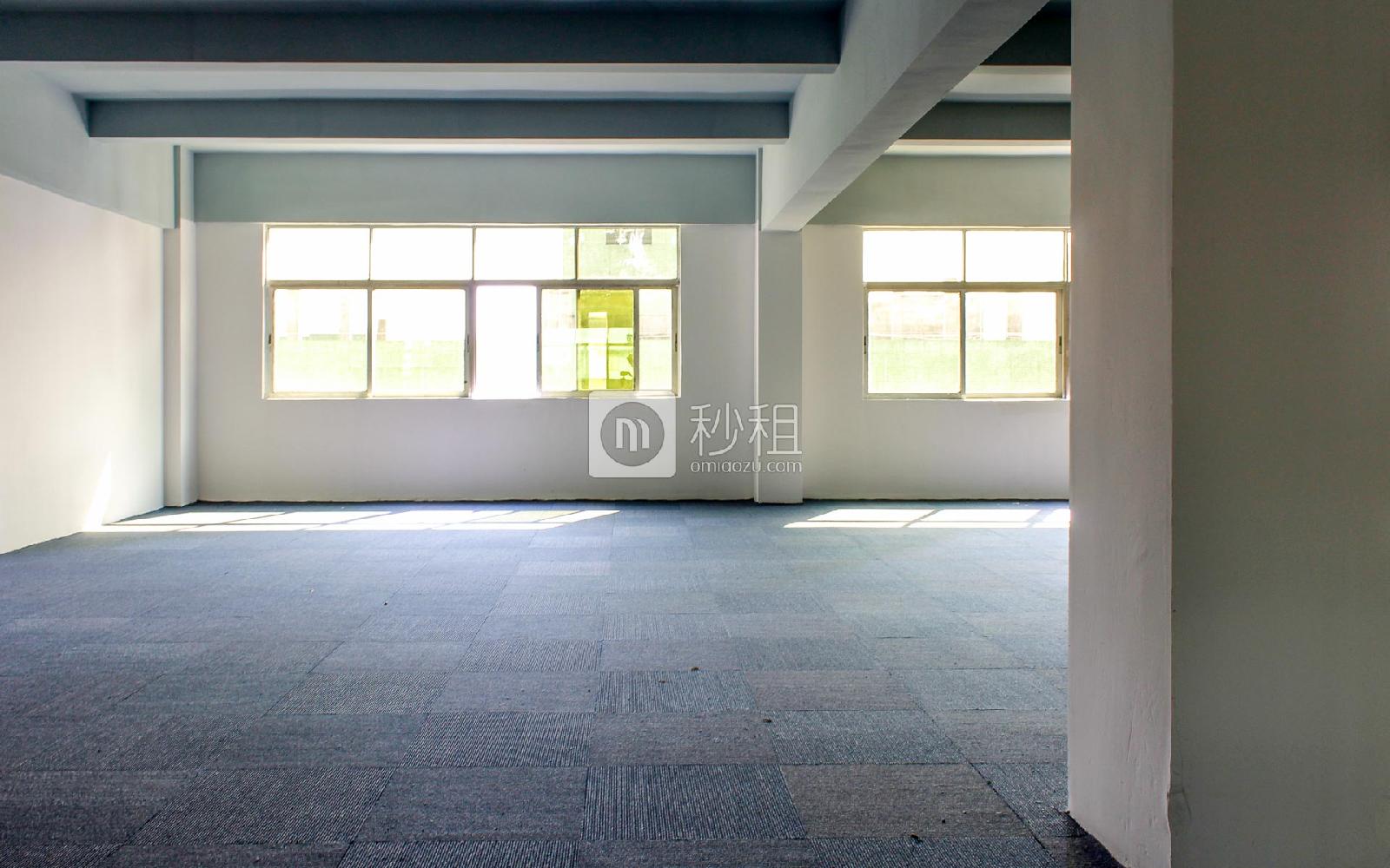 兴龙富创客园写字楼出租245平米简装办公室52元/m².月