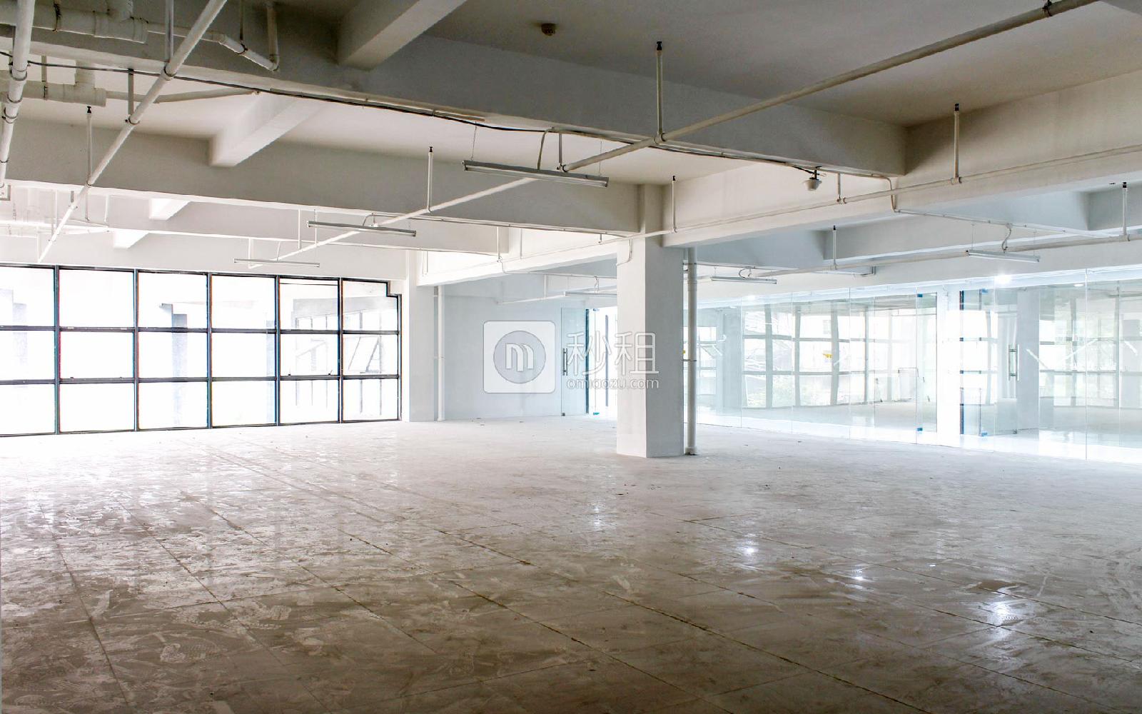 元征科技园写字楼出租367平米简装办公室60元/m².月