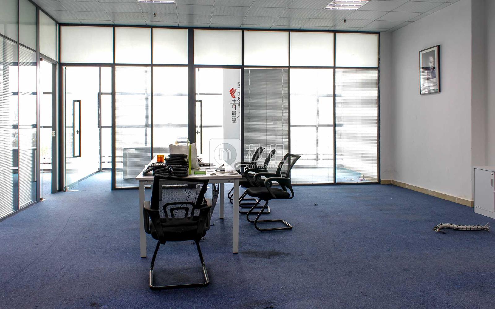 政商中心写字楼出租232平米精装办公室70元/m².月