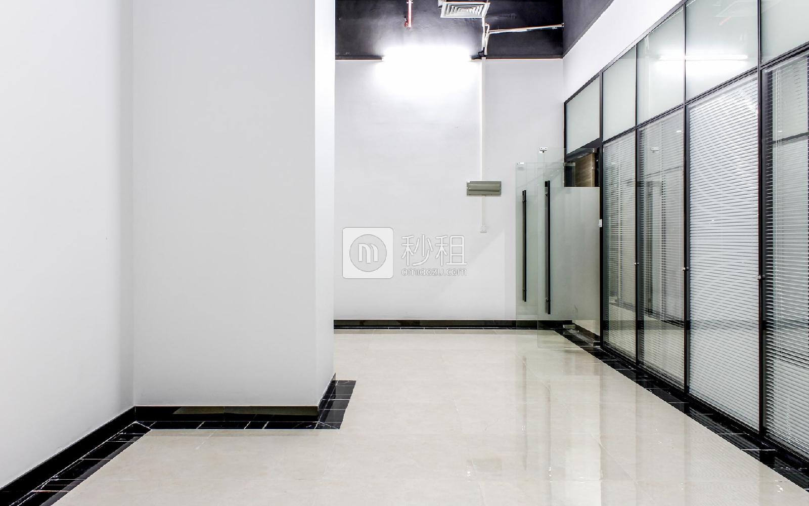 金马商业中心写字楼出租74平米简装办公室68元/m².月