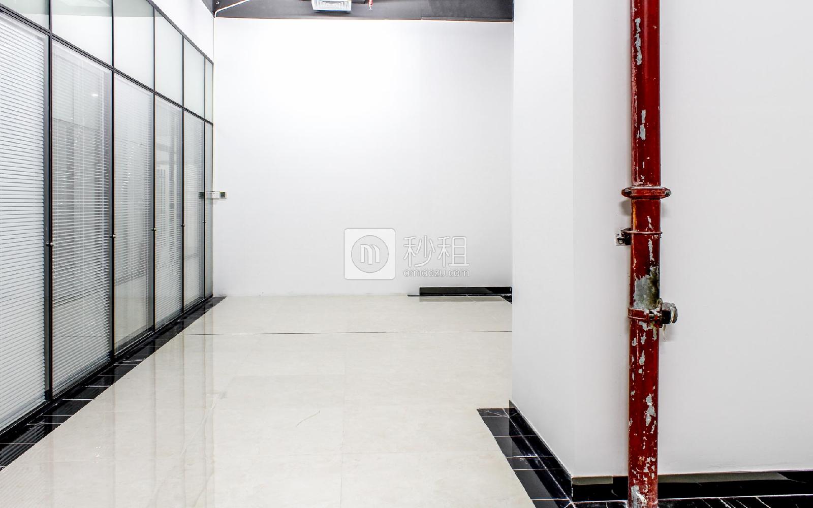 金马商业中心写字楼出租74平米简装办公室68元/m².月