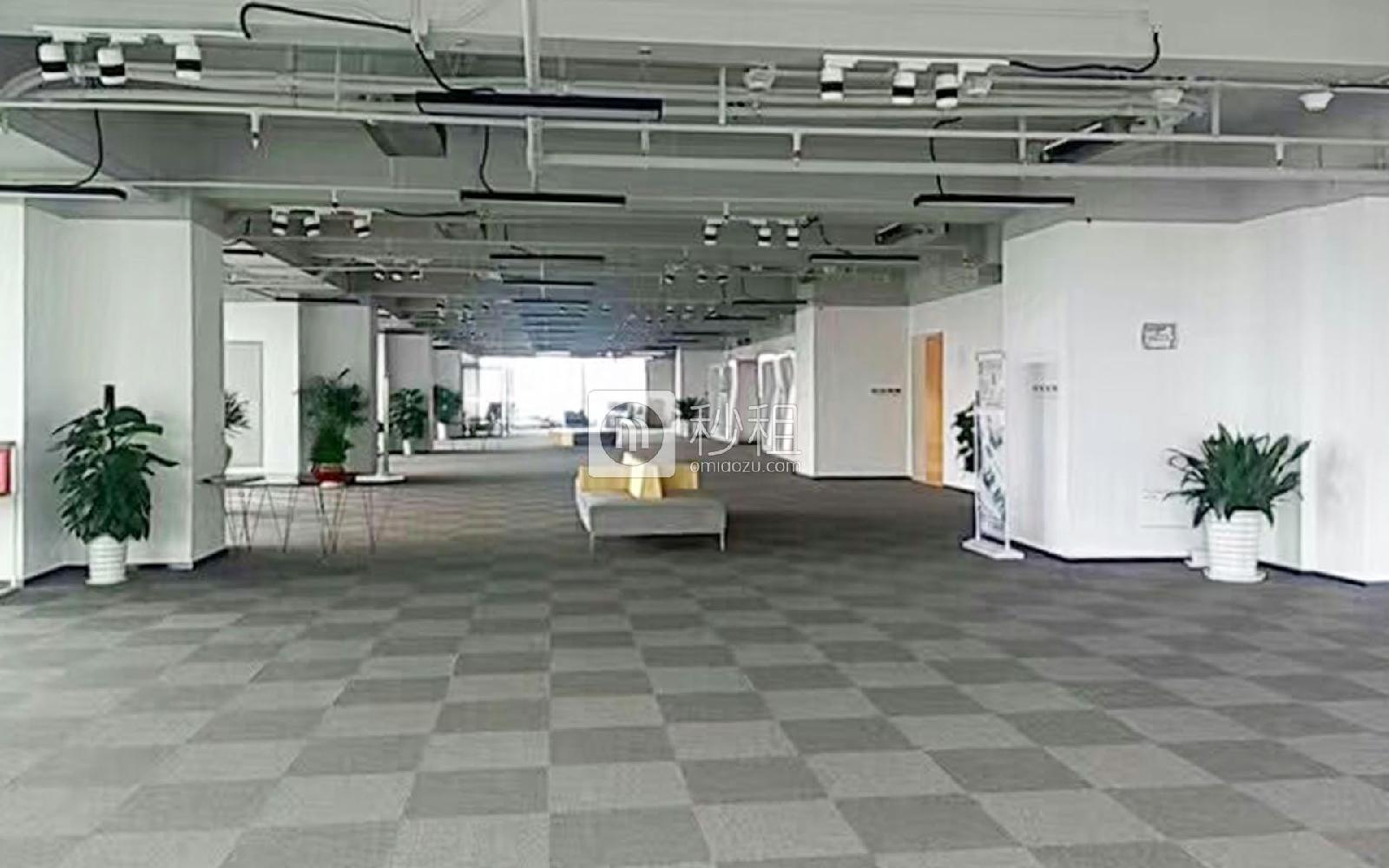 星河WORLD（二期）写字楼出租261平米精装办公室138元/m².月
