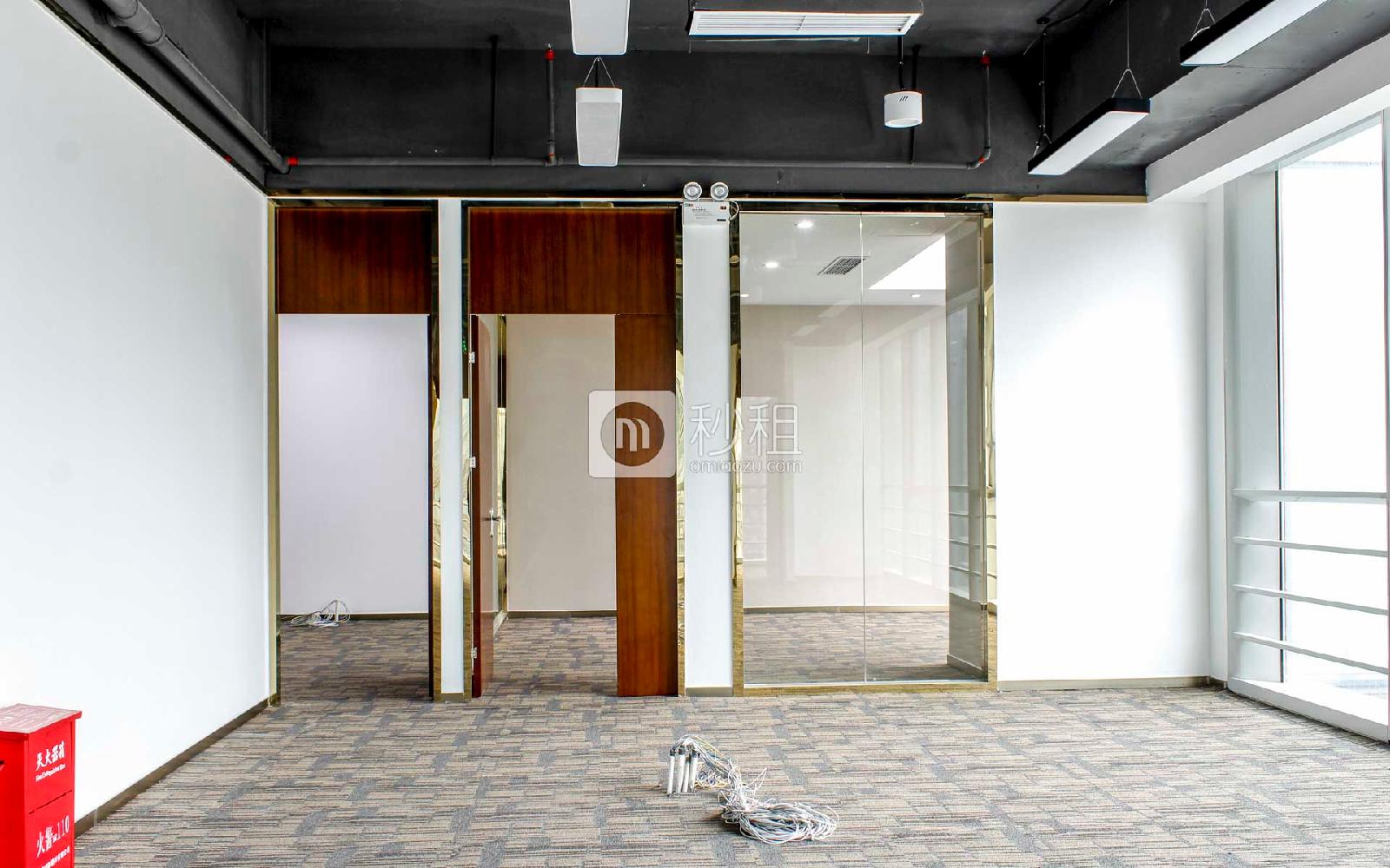 星河WORLD（二期）写字楼出租375平米精装办公室128元/m².月