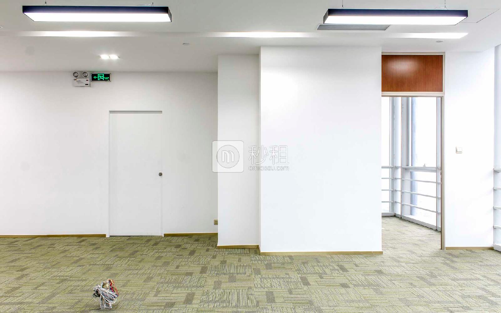 星河WORLD（二期）写字楼出租303平米精装办公室128元/m².月
