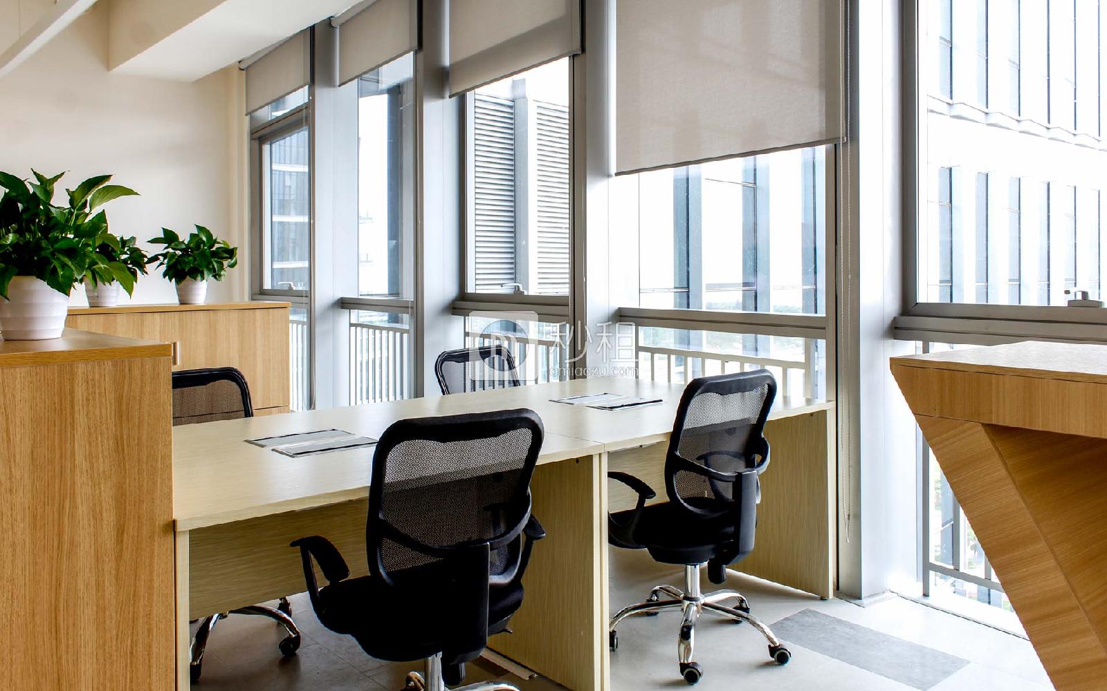 阿里中心-P2神鲸空间写字楼出租5平米精装办公室2500元/工位.月
