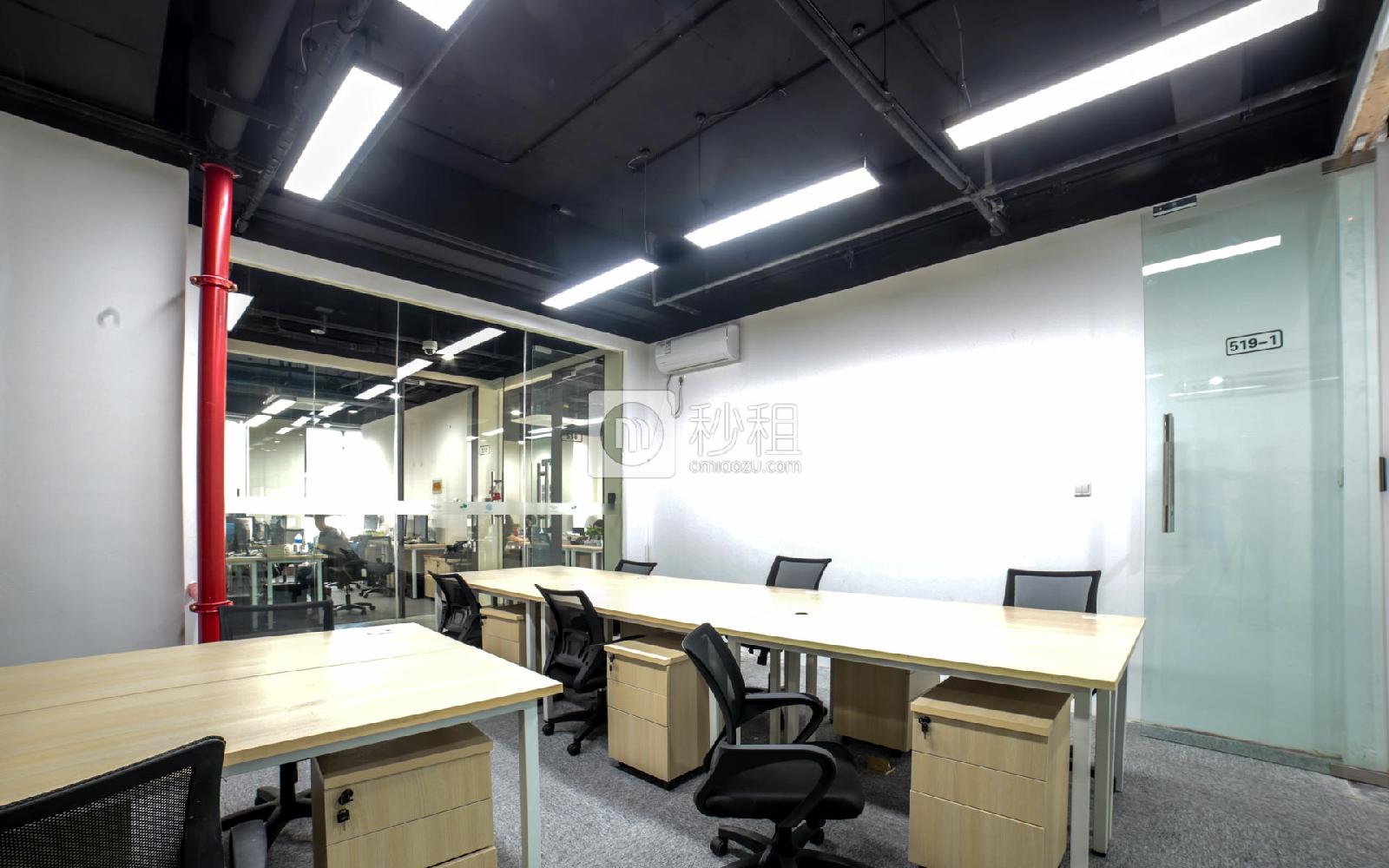 卓越时代广场-桔子空间写字楼出租40平米精装办公室6400元/间.月