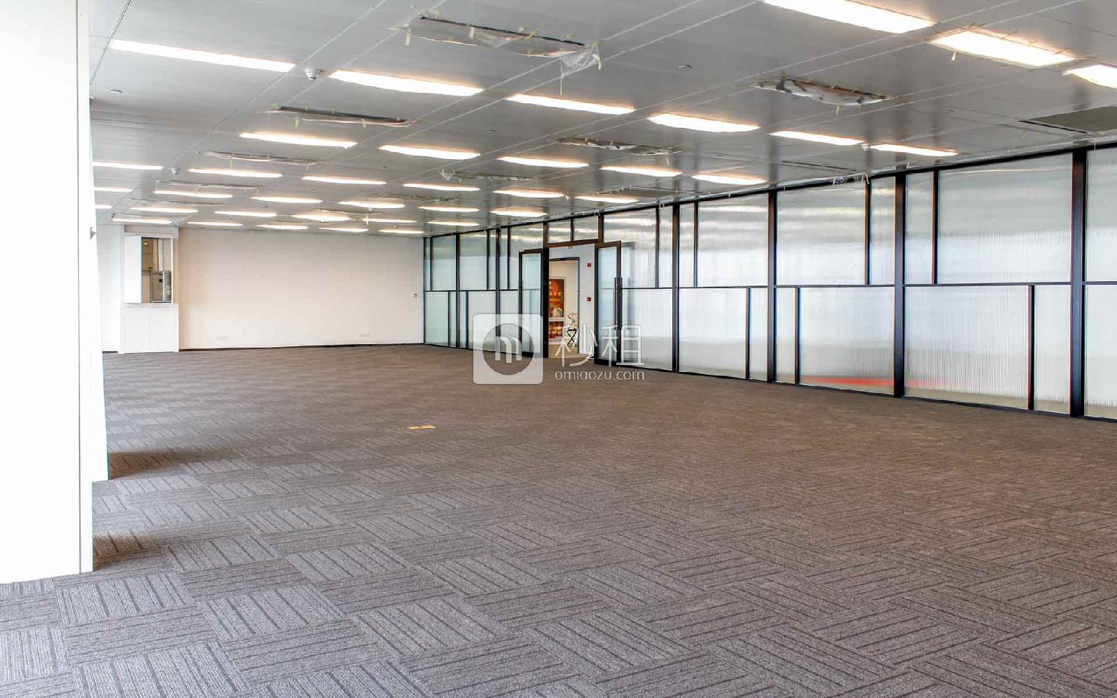 平安国际金融中心写字楼出租585平米精装办公室320元/m².月