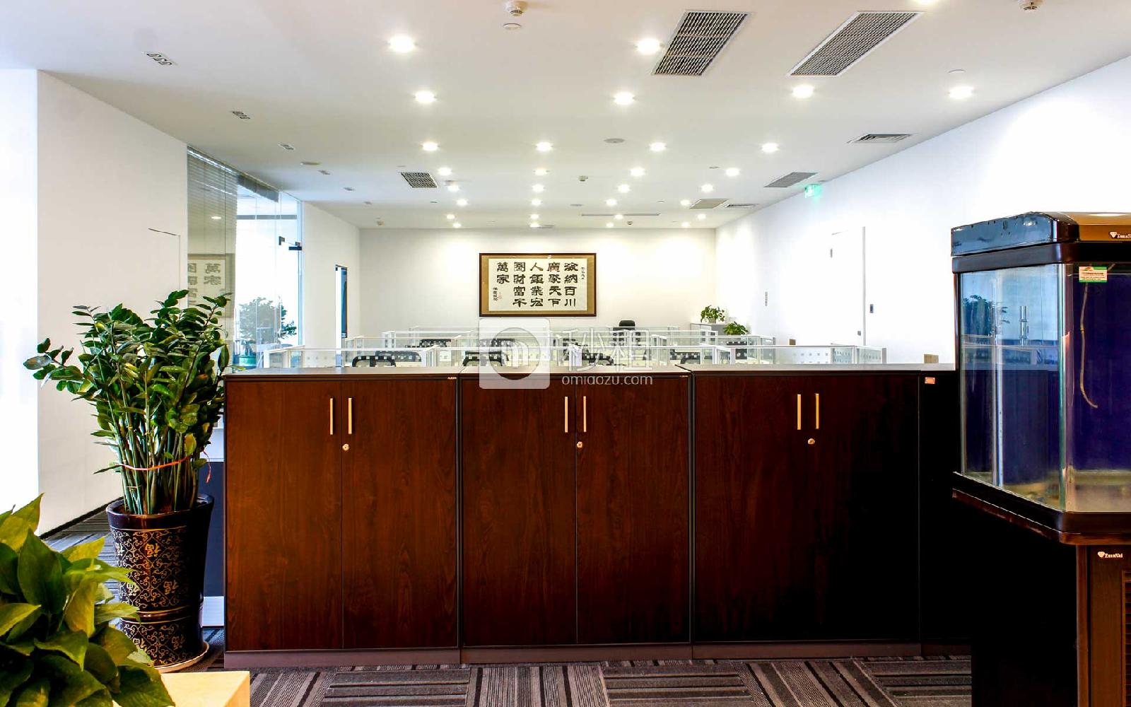 京基100大厦-MFG商务中心写字楼出租828平米精装办公室230元/m².月