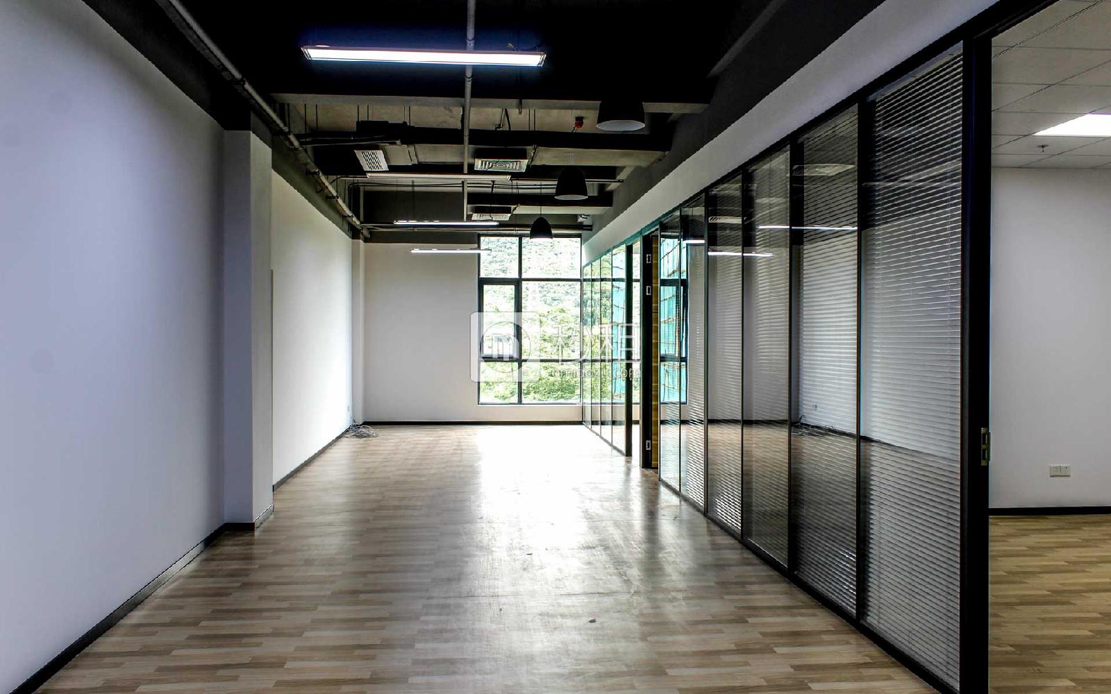 众创产业园写字楼出租204平米精装办公室80元/m².月