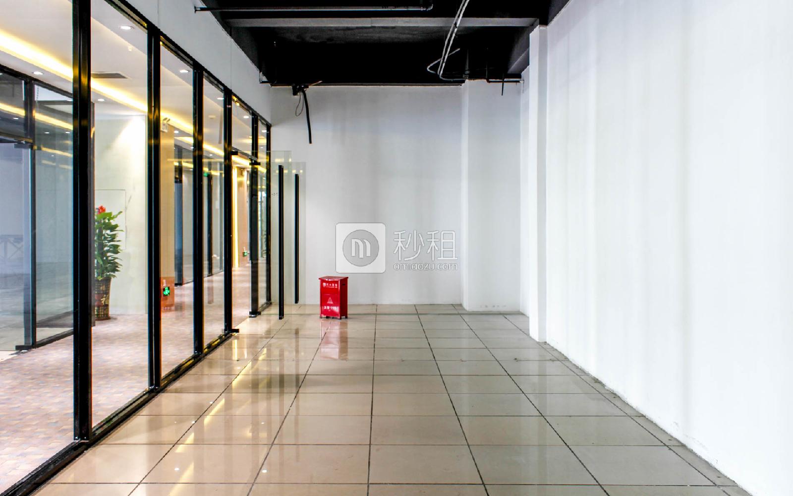 云族•创客中心写字楼出租100平米简装办公室85元/m².月