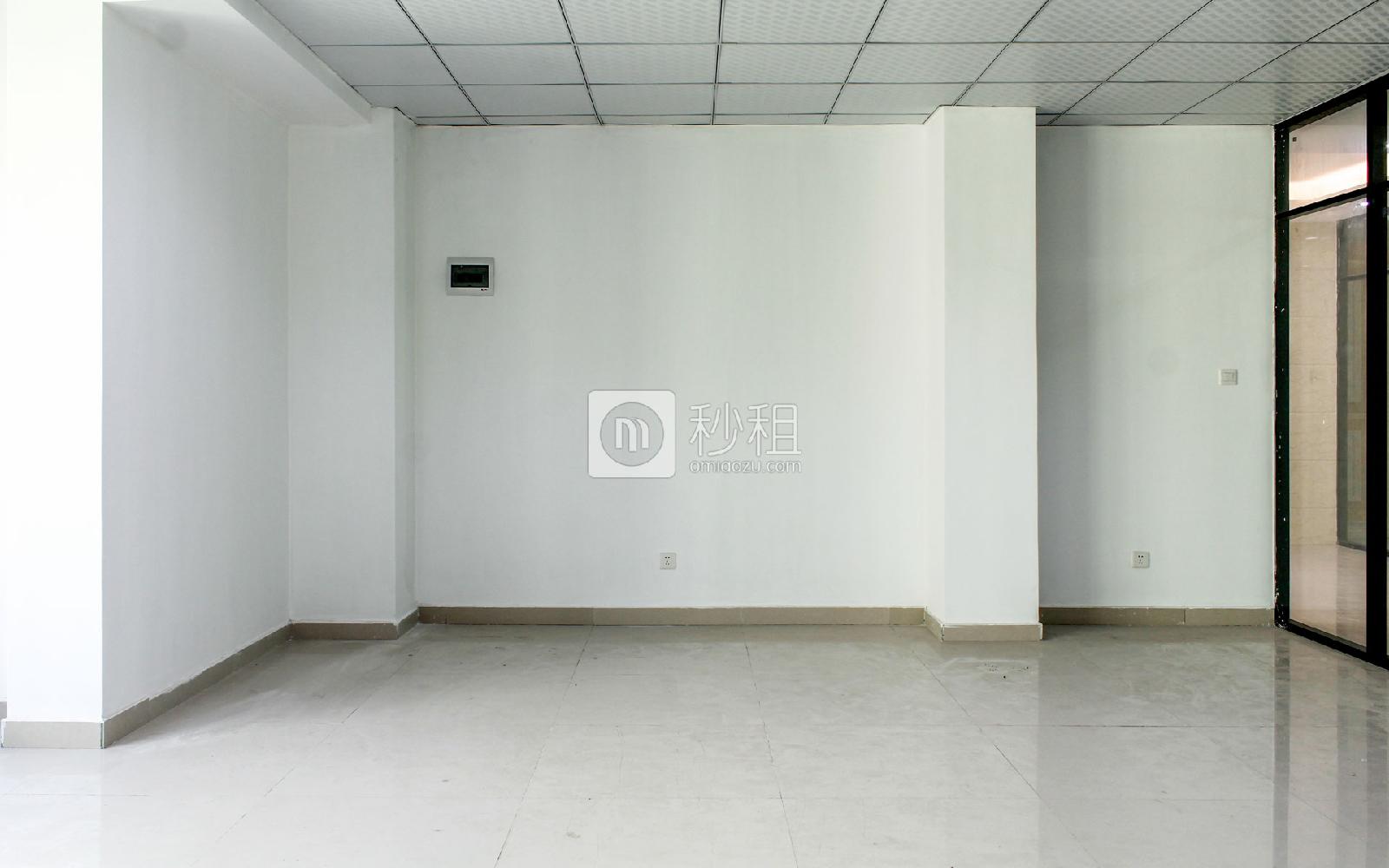 泰松大厦写字楼出租68平米简装办公室36元/m².月