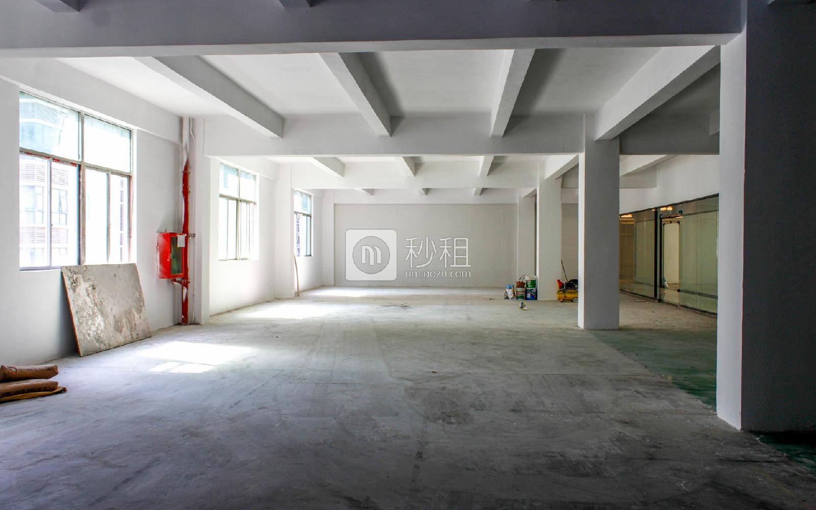 裕兴科技工业园写字楼出租600平米毛坯办公室40元/m².月