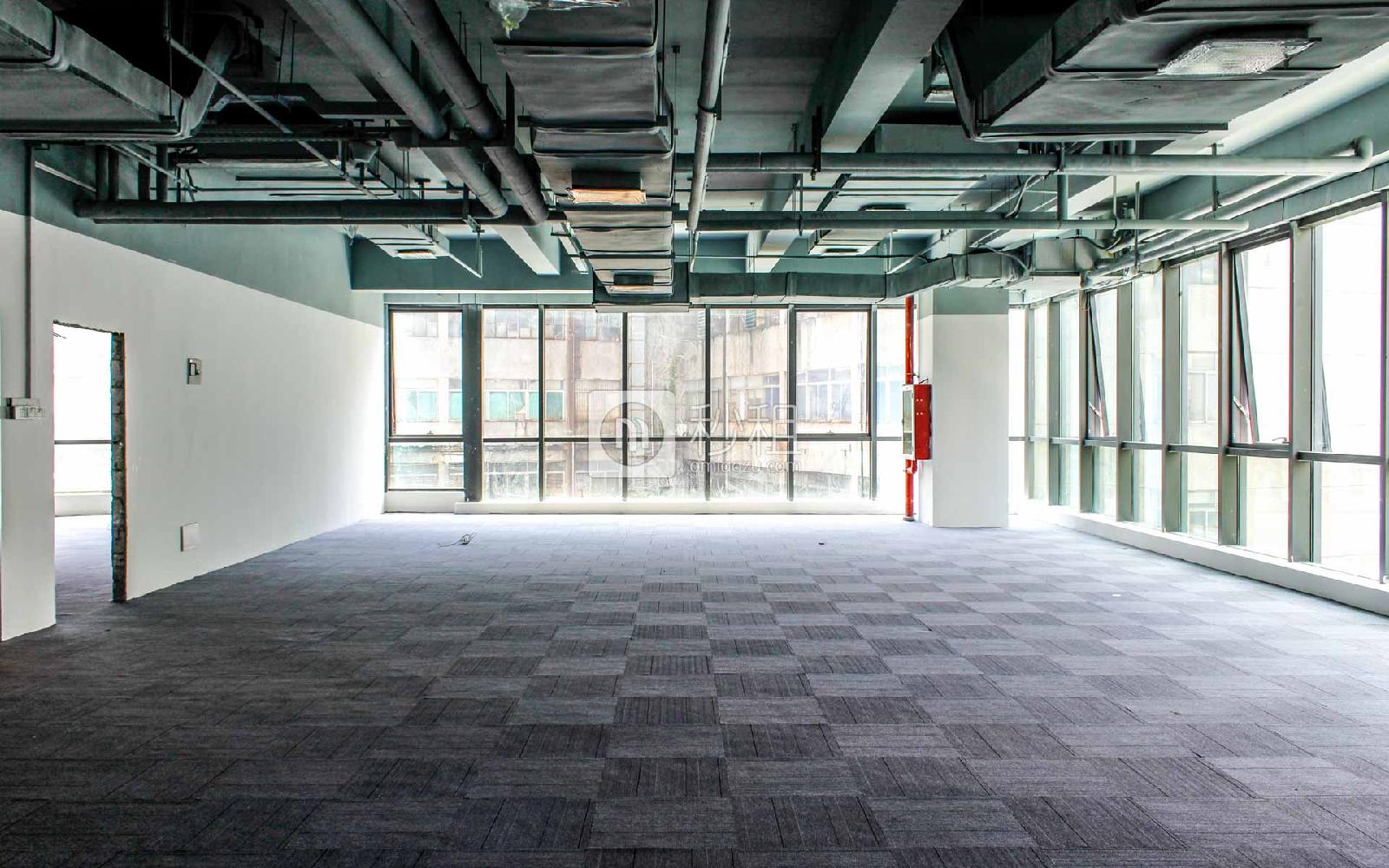 中设广场写字楼出租272平米精装办公室110元/m².月