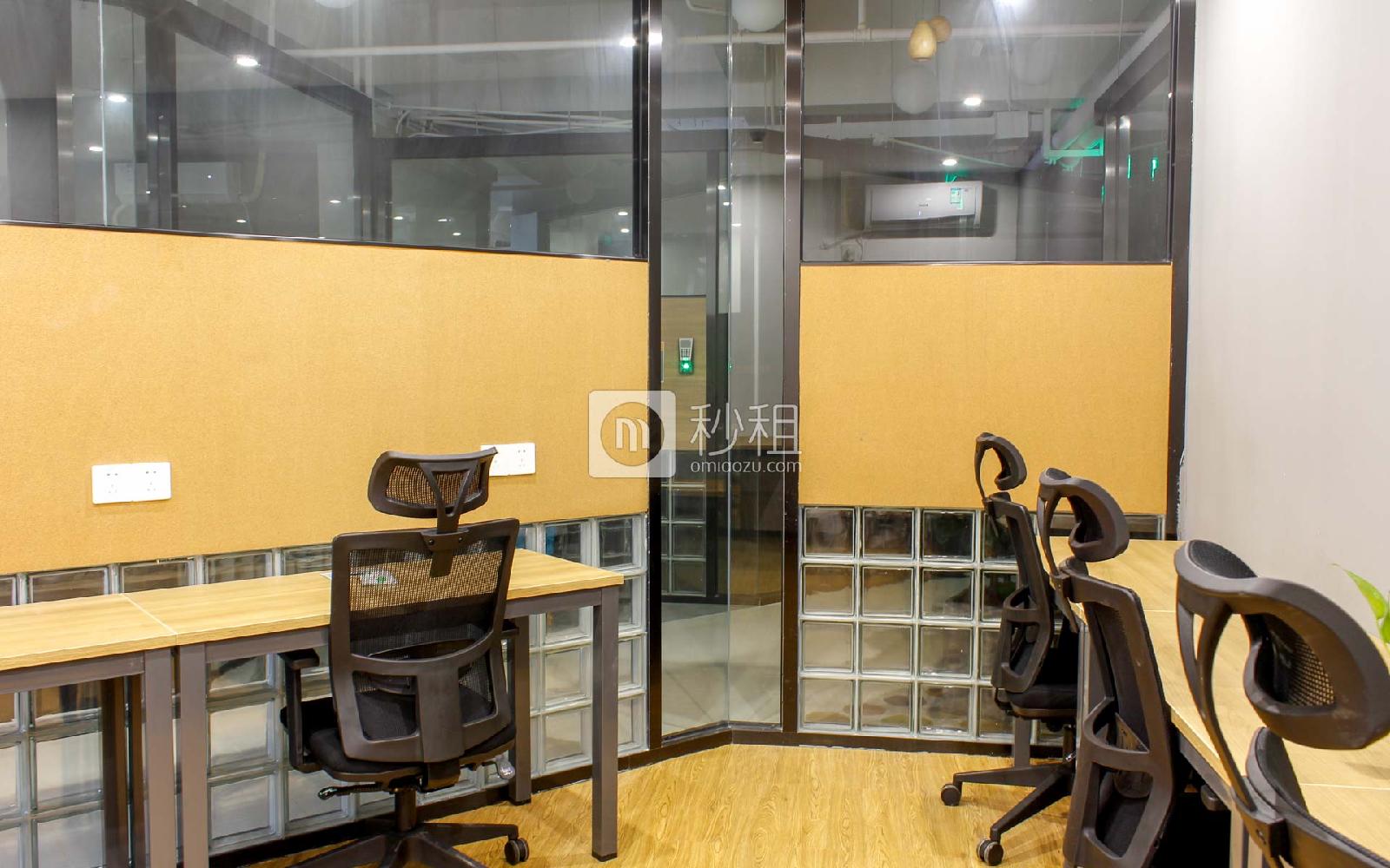 众里创业社区（兴东）写字楼出租35平米精装办公室4200元/间.月