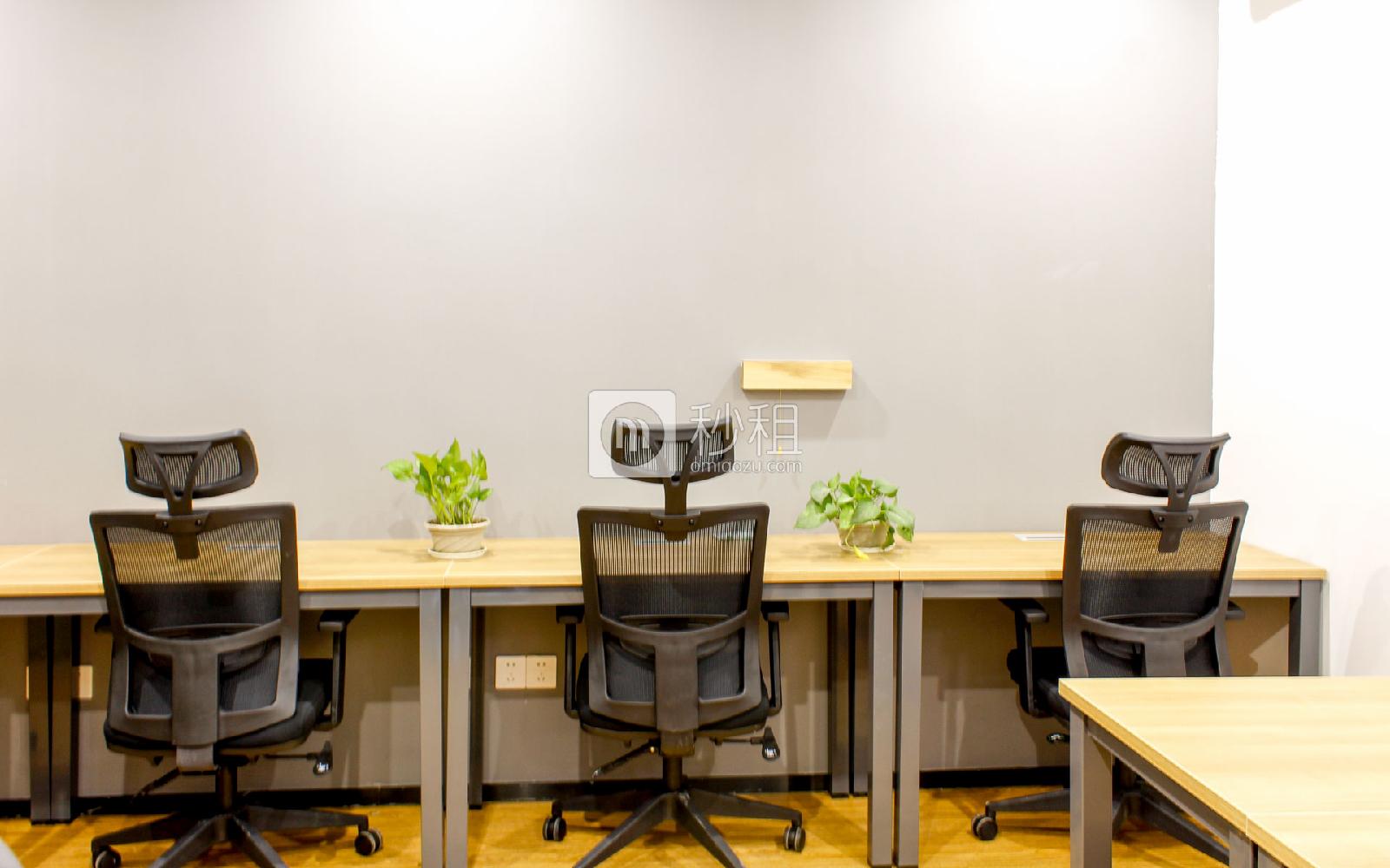 众里创业社区（兴东）写字楼出租35平米精装办公室4200元/间.月