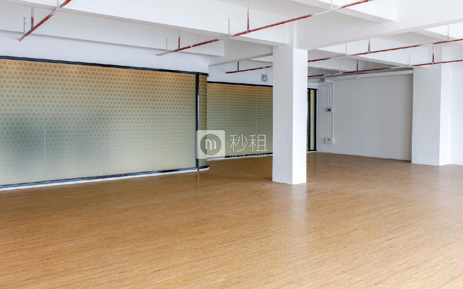 众里创业社区（兴东）写字楼出租235平米精装办公室80元/m².月