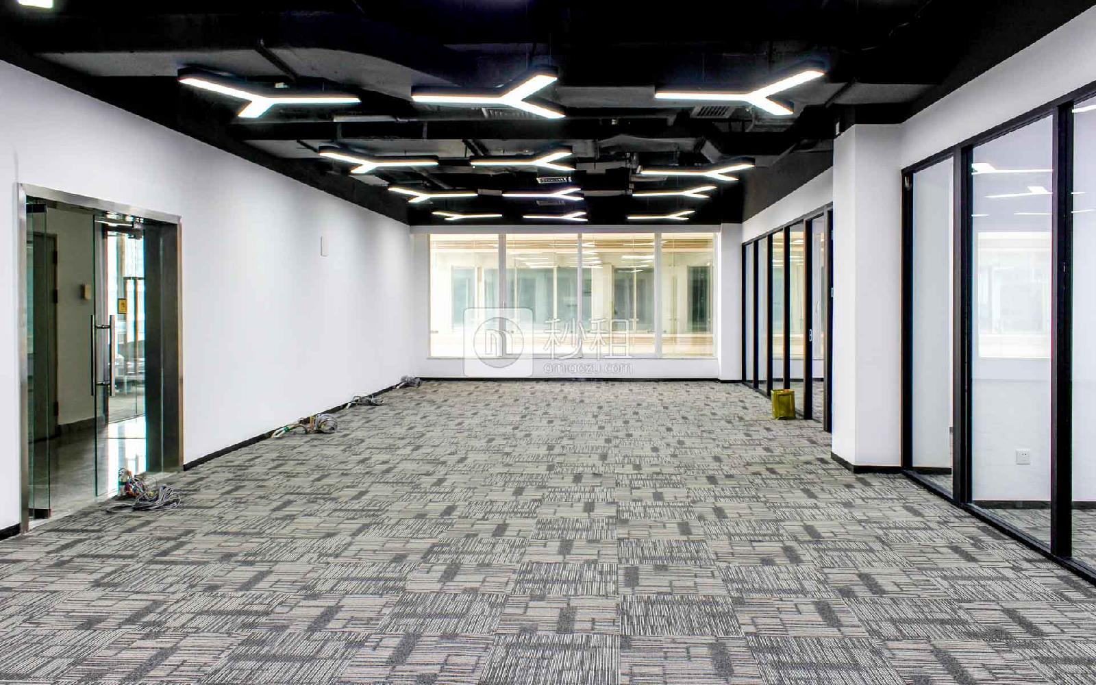 TCL大厦-摩斯众创空间写字楼出租468平米精装办公室115元/m².月