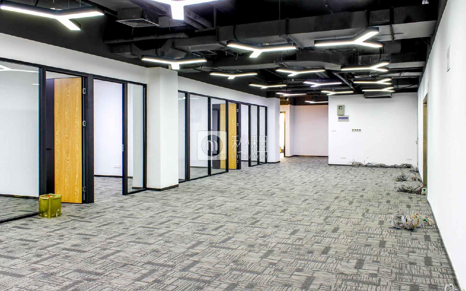 TCL大厦-摩斯众创空间写字楼出租468平米精装办公室115元/m².月