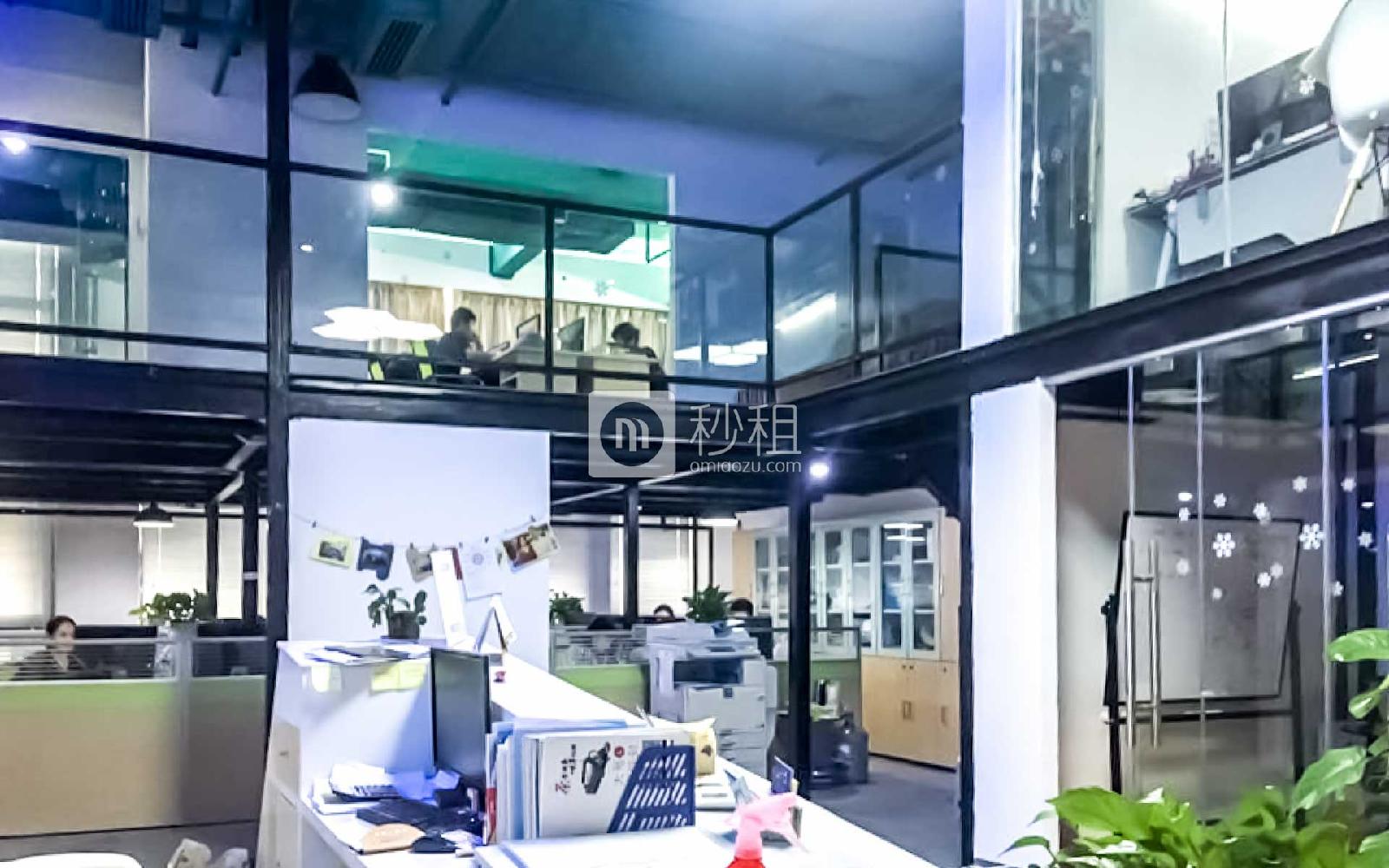 珠江广场写字楼出租356平米精装办公室78元/m².月