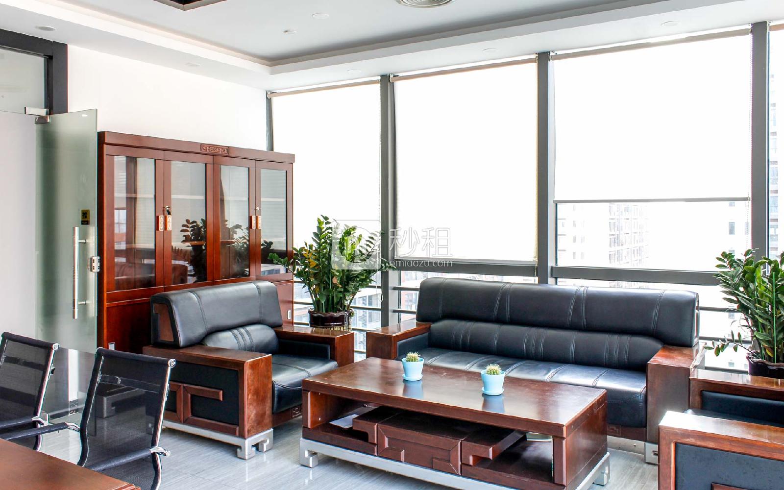 万科红立方大厦写字楼出租220平米精装办公室85元/m².月