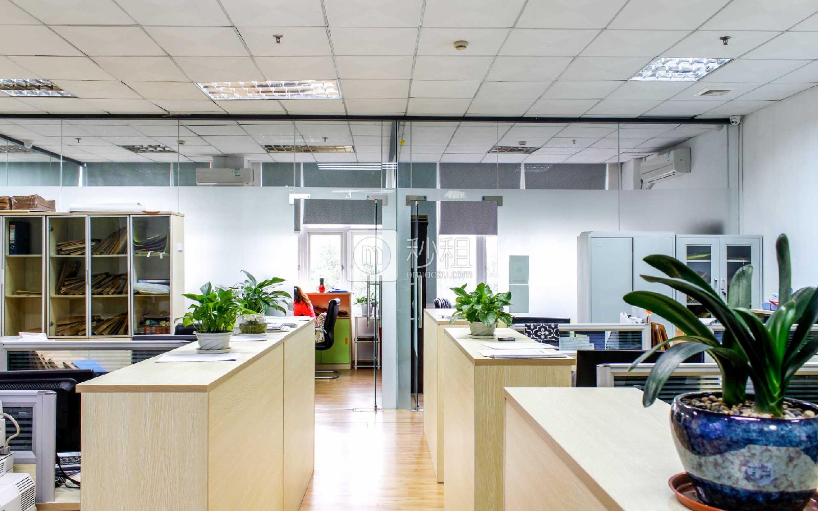 八卦岭工业区521栋写字楼出租141平米精装办公室80元/m².月
