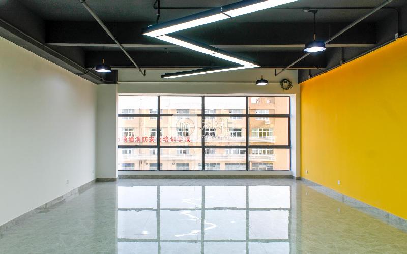 C33科创园写字楼出租133平米精装办公室43元/m².月