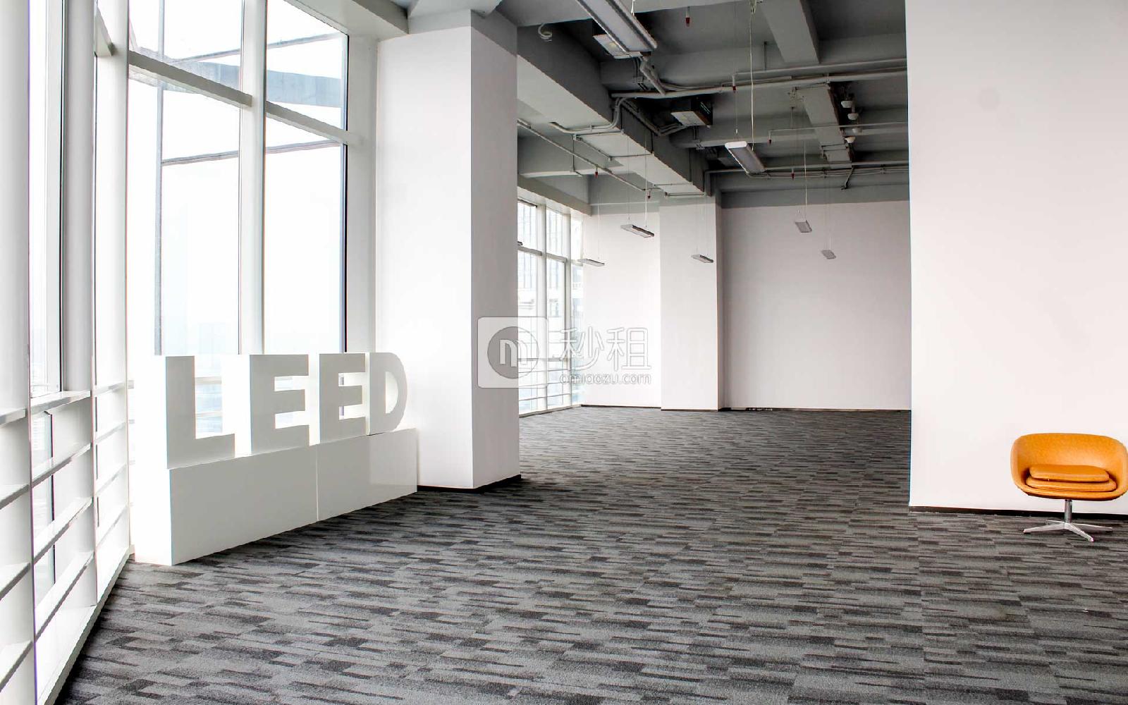 星河WORLD（二期）写字楼出租800平米精装办公室110元/m².月