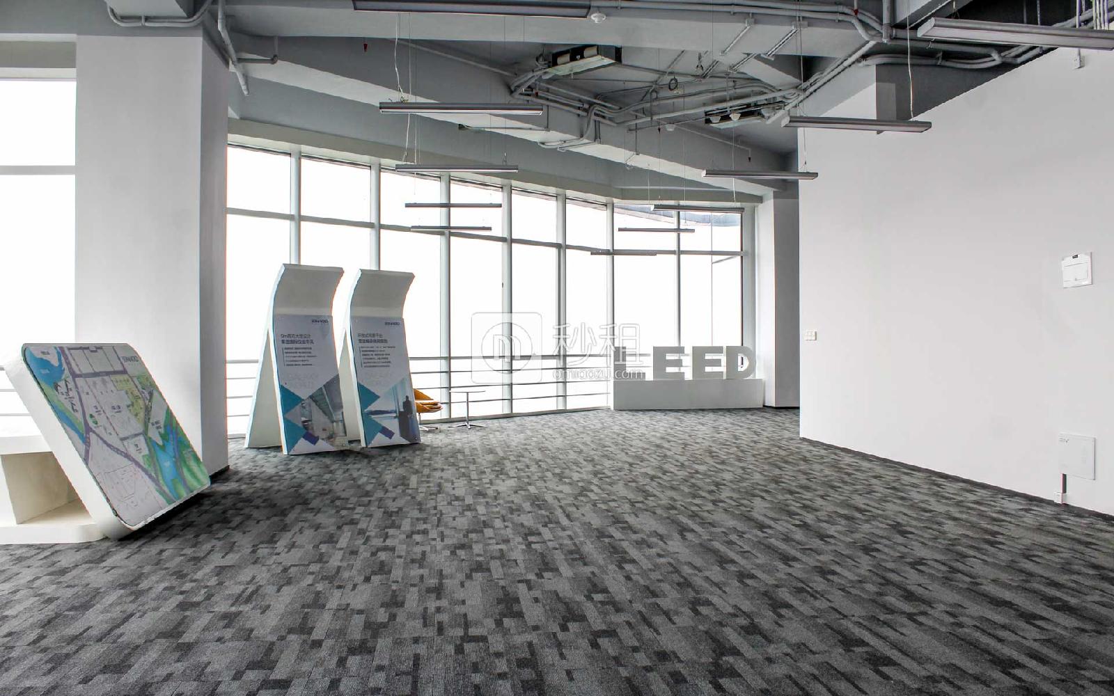 星河WORLD（二期）写字楼出租1000平米精装办公室110元/m².月