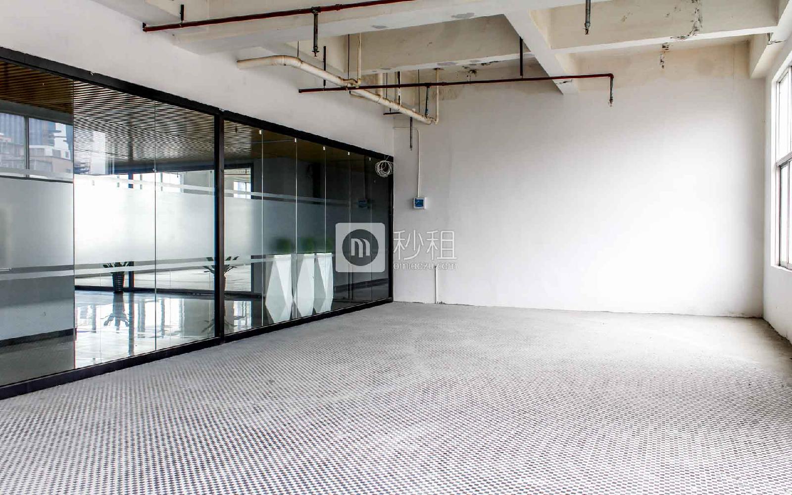 云创空间写字楼出租350平米简装办公室50元/m².月