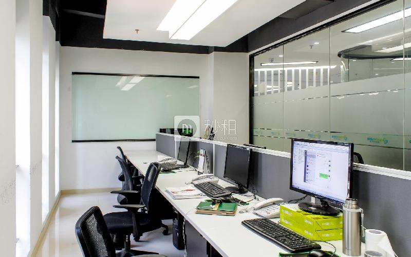 蒜泥科技孵化器-软件产业基地写字楼出租246平米精装办公室80元/m².月