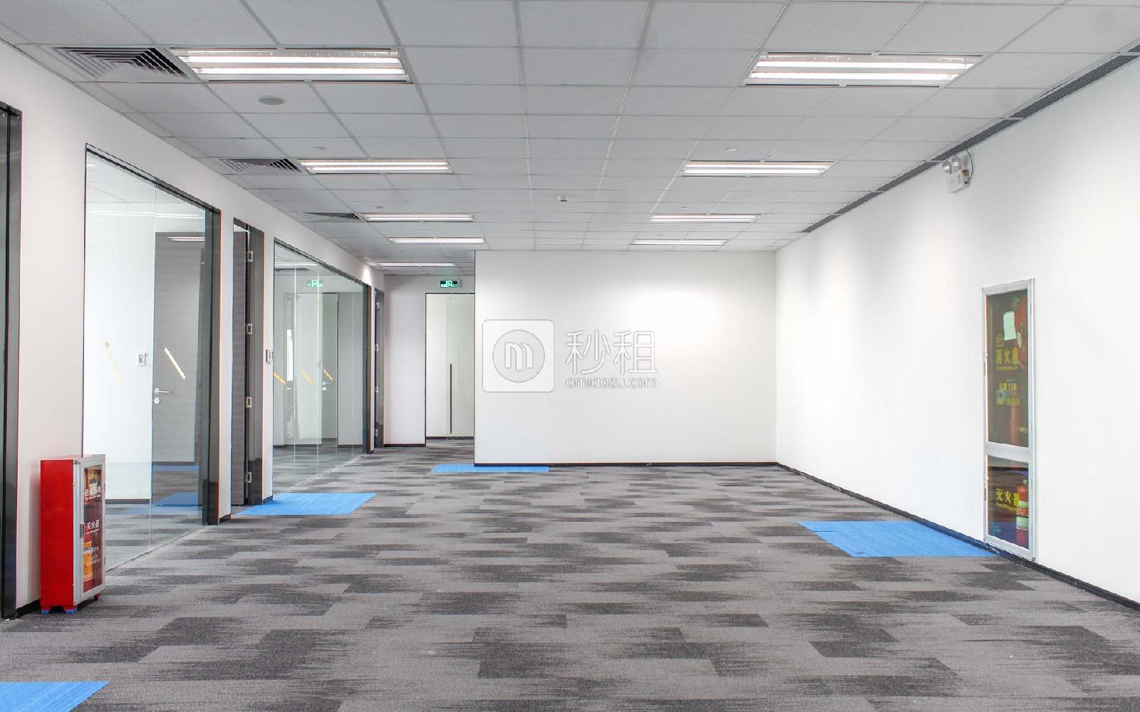 来福士广场写字楼出租306平米精装办公室200元/m².月