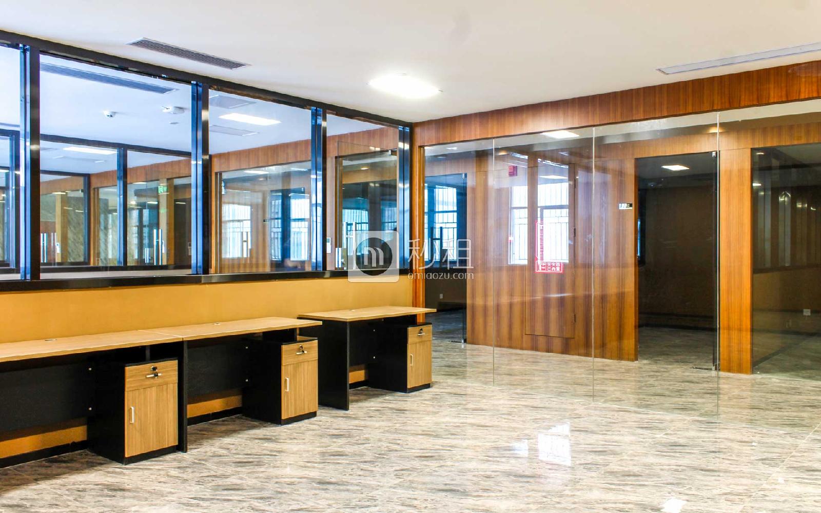 曼哈数码广场-曼哈国际双创中心写字楼出租20平米豪装办公室7000元/间.月