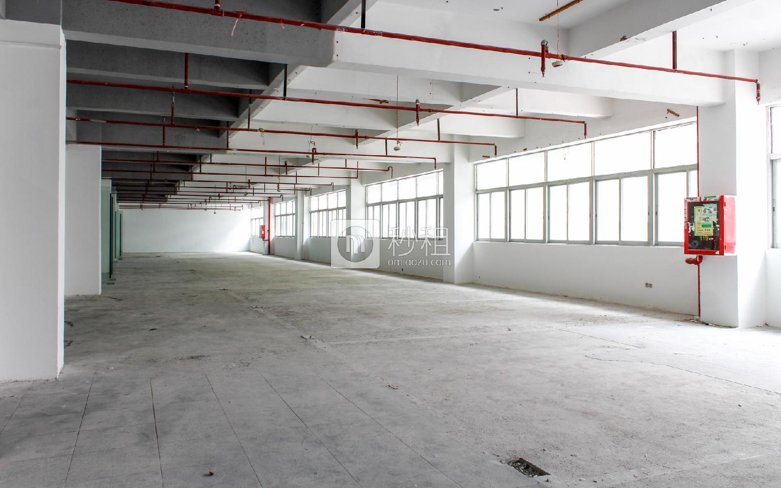 东方明工业城写字楼出租1790平米简装办公室85元/m².月