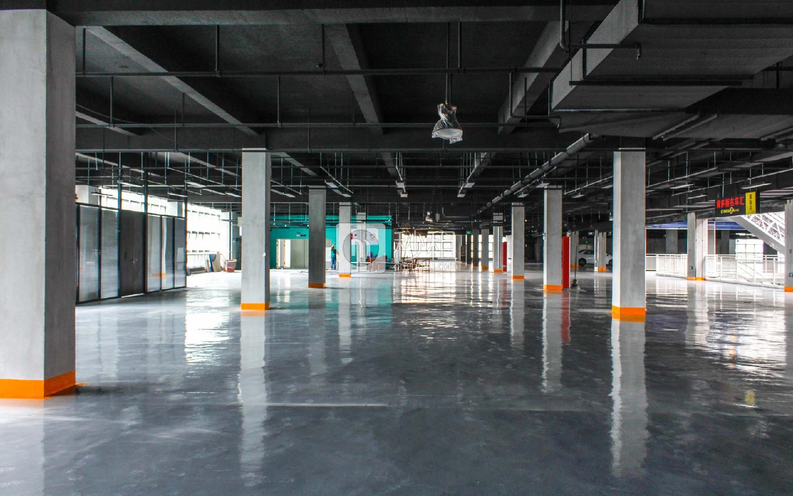 前海国际汽车园写字楼出租800平米简装办公室81元/m².月