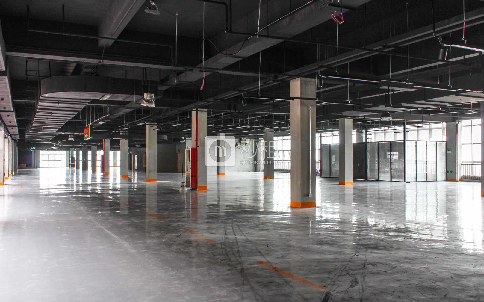 前海国际汽车园写字楼出租1000平米简装办公室81元/m².月