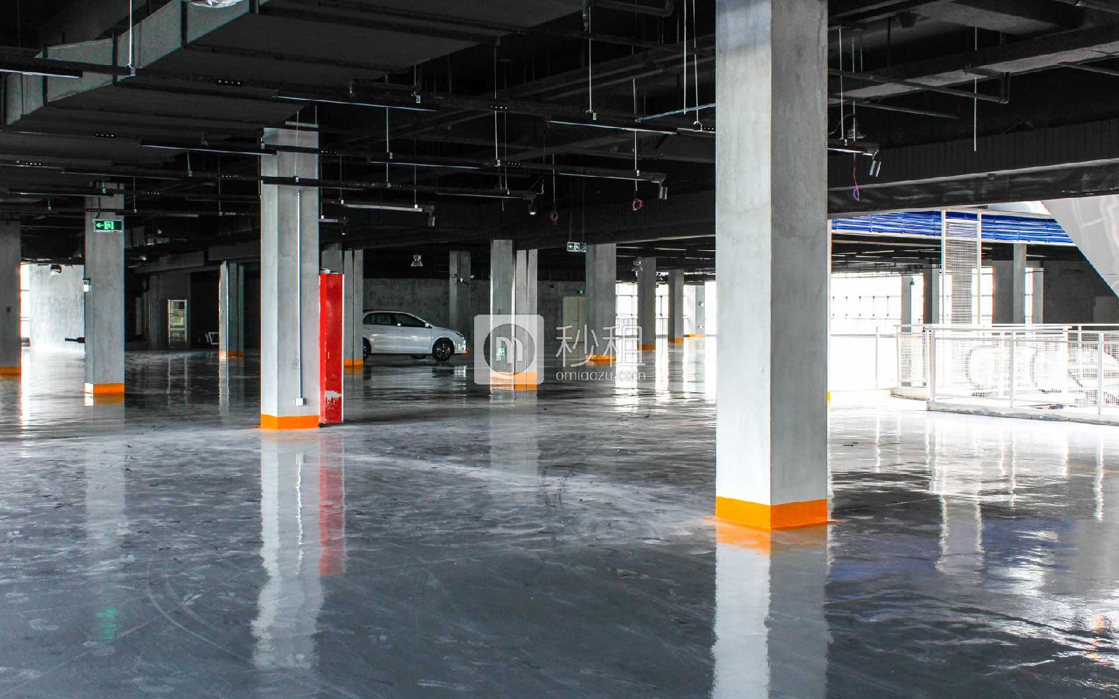 前海国际汽车园写字楼出租1000平米简装办公室81元/m².月