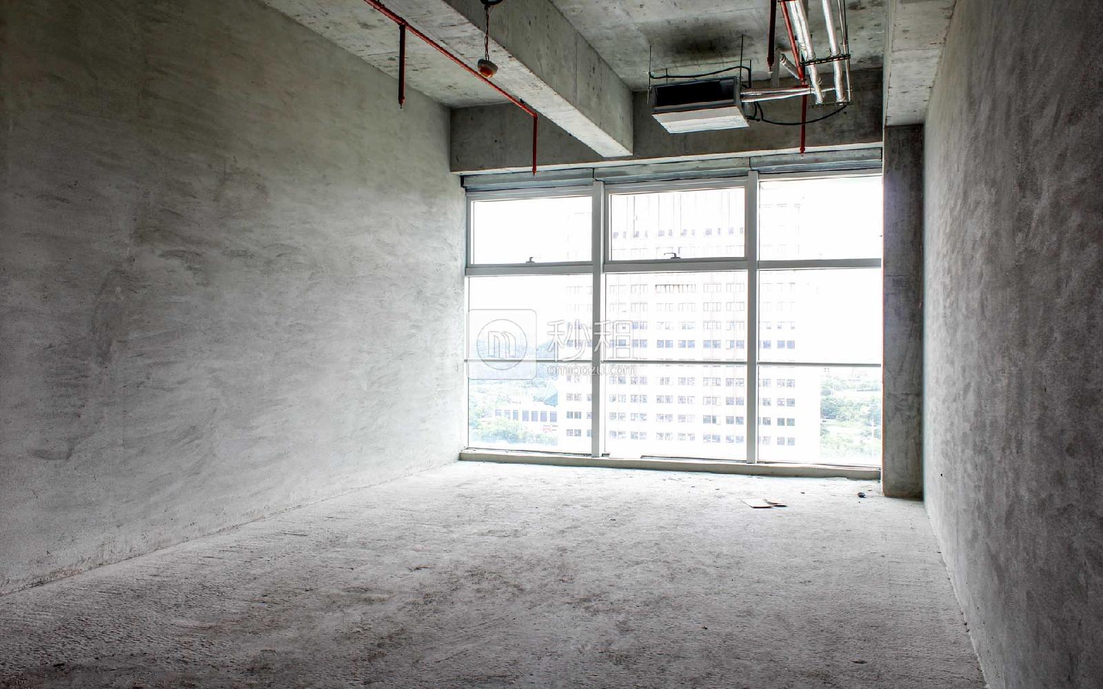 荣超A963设计产业园写字楼出租82平米毛坯办公室85元/m².月