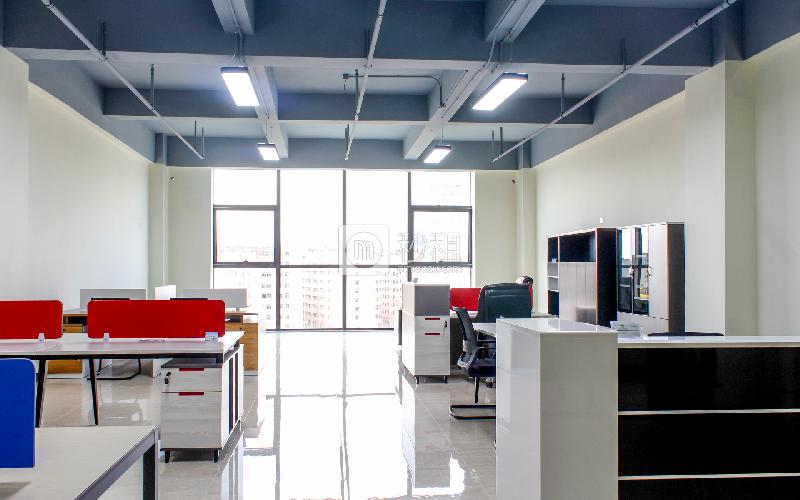 腾耀创意产业园写字楼出租244平米简装办公室58元/m².月