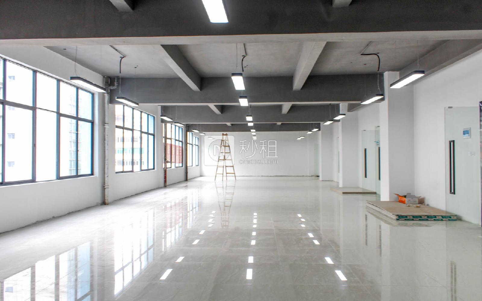 八卦岭工业区618栋写字楼出租550平米简装办公室70元/m².月