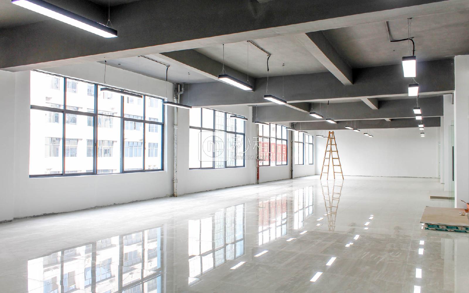 八卦岭工业区618栋写字楼出租700平米简装办公室70元/m².月