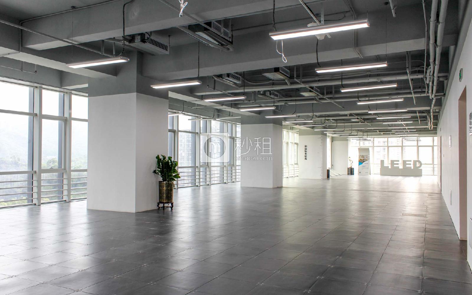 星河WORLD（三期）写字楼出租800平米简装办公室140元/m².月