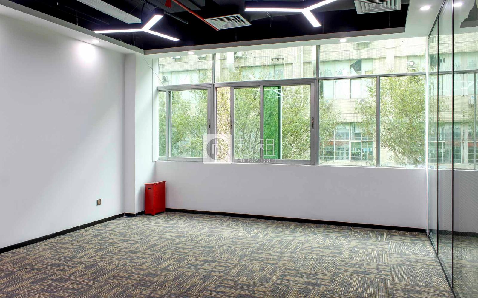 龙易.盛天龙创新谷写字楼出租122平米精装办公室55元/m².月