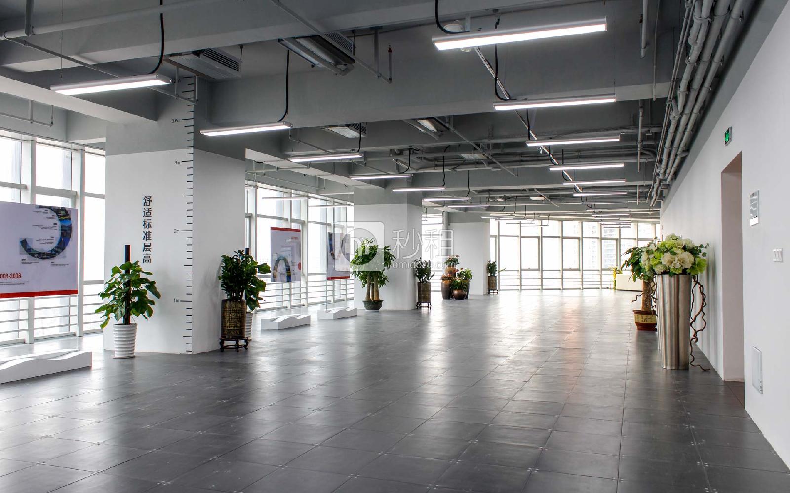 星河WORLD（三期）写字楼出租1000平米精装办公室135元/m².月