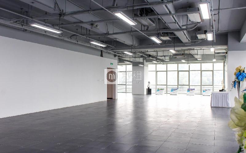 星河WORLD（三期）寫字樓出租300平米精裝辦公室150元/m2.月