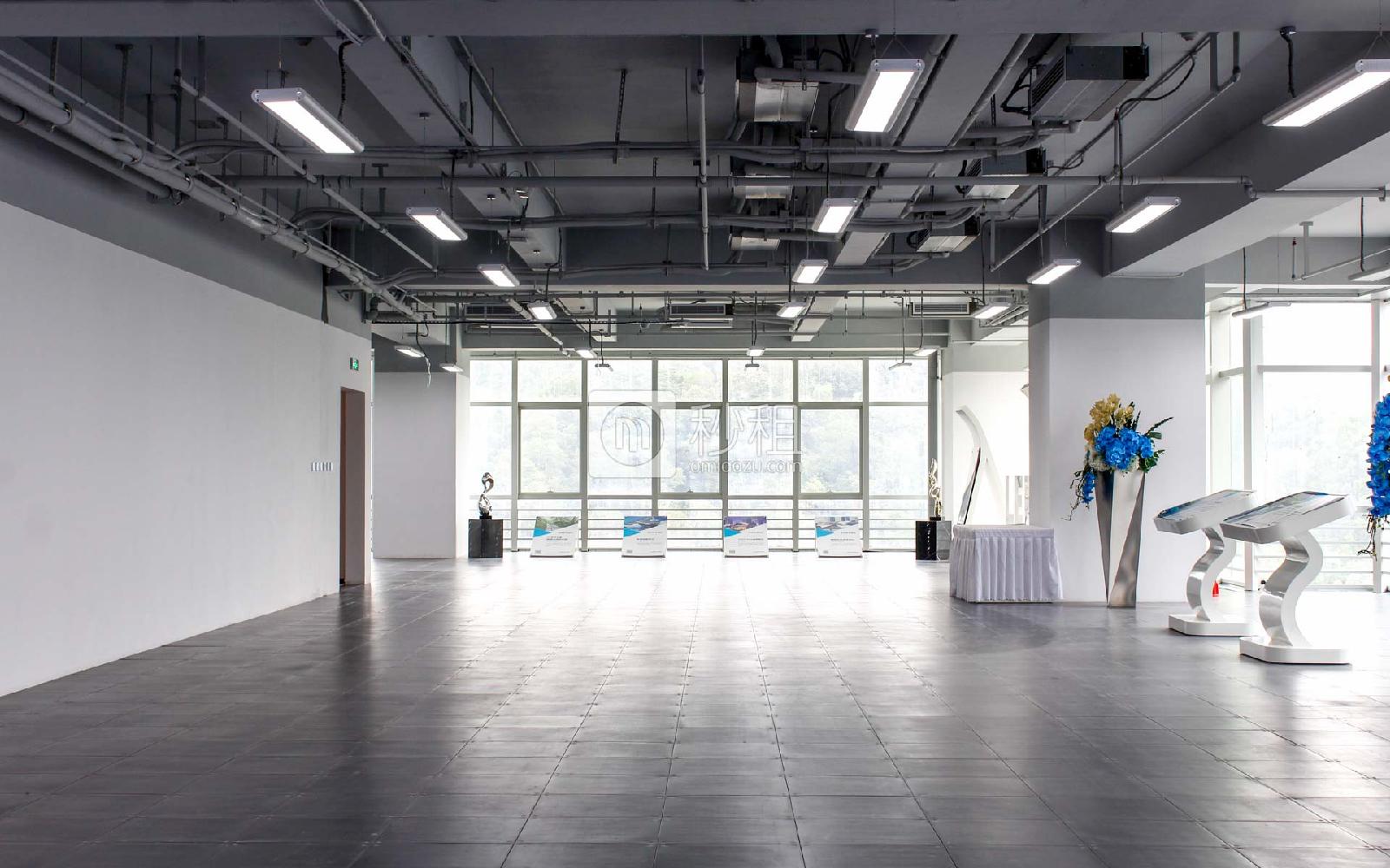 星河WORLD（三期）写字楼出租300平米精装办公室150元/m².月