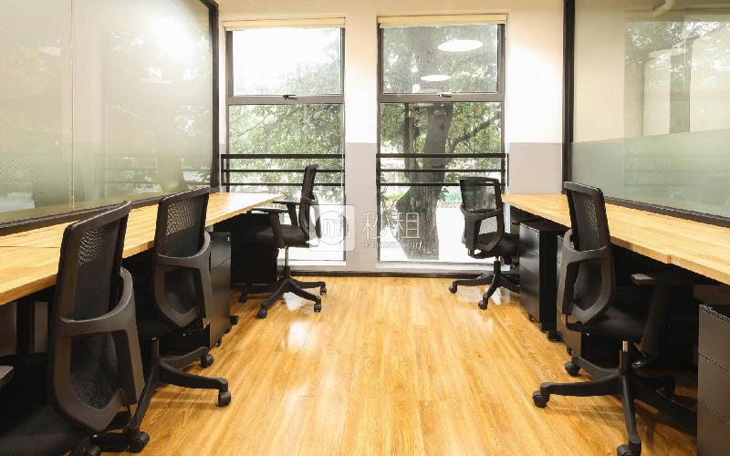 氪空间-TIT创意园写字楼出租5平米精装办公室2400元/工位.月