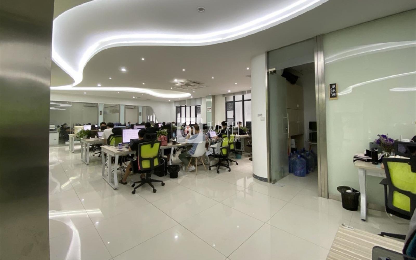 智慧港企业孵化基地写字楼出租118平米精装办公室70元/m².月