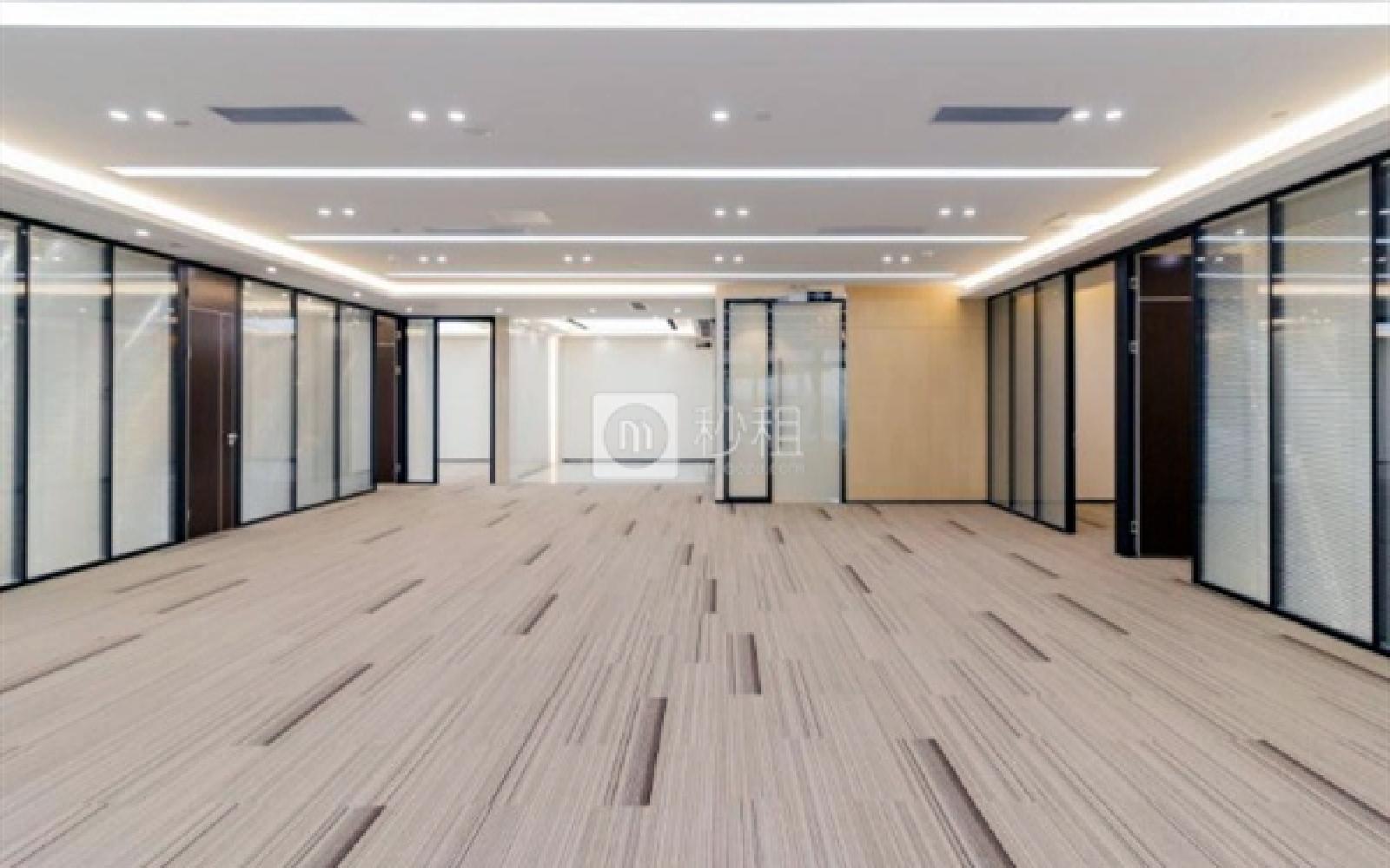 易尚中心写字楼出租505平米精装办公室135元/m².月