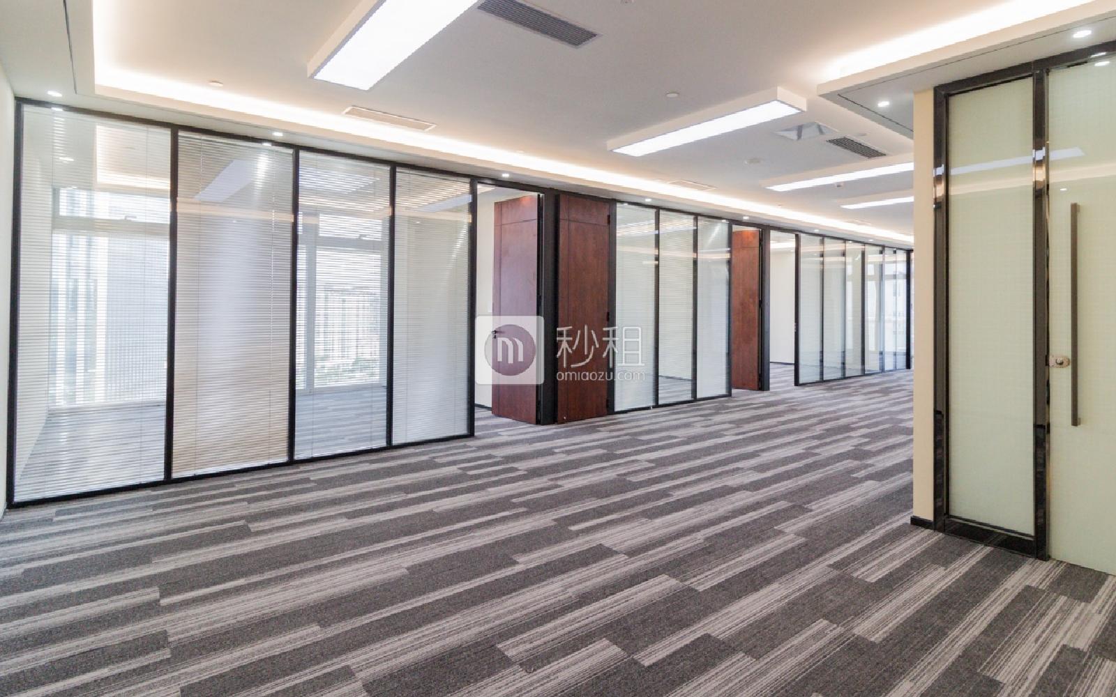 易尚中心写字楼出租425平米精装办公室108元/m².月
